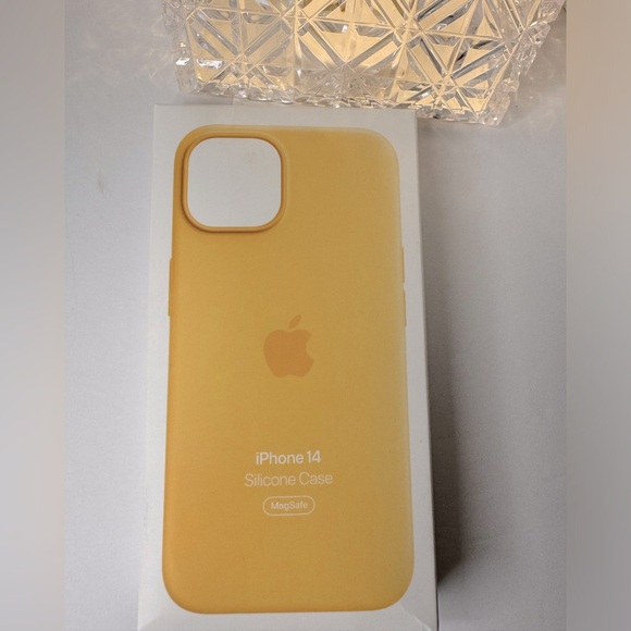 NWT Original Apple IPhone 14 Silicone Case Cover MagSafe Sunglow - Picture 7 of 11